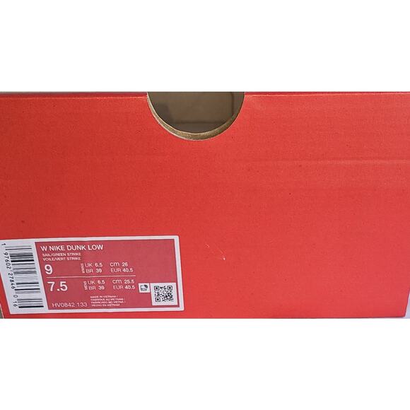 Nike Dunk Low Top Sneakers - Unisex - 9 Women's / 7.5 Men's - Picture 5 of 5